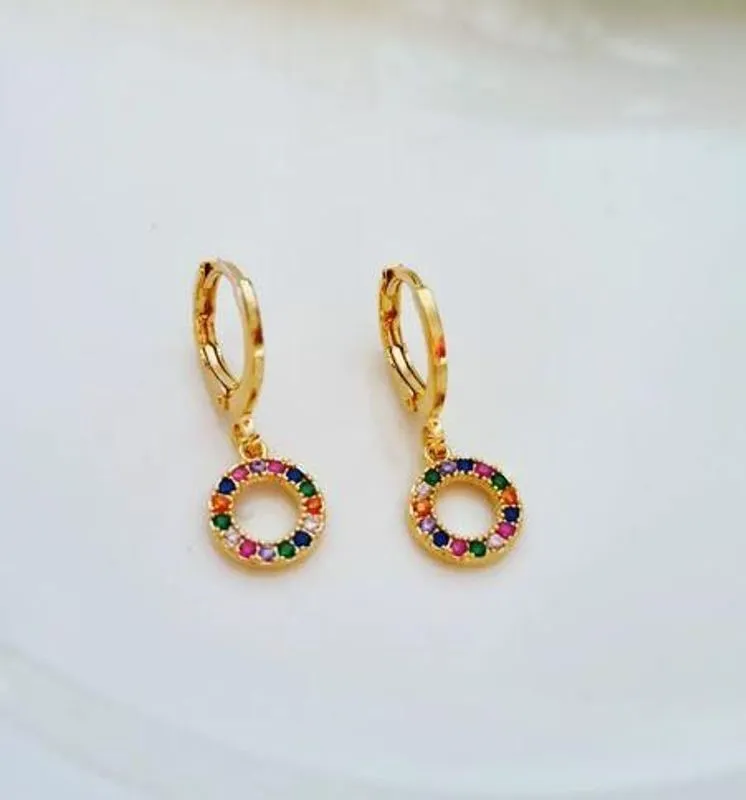 Argolinha com círculo cravejado colorido Ouro 18K